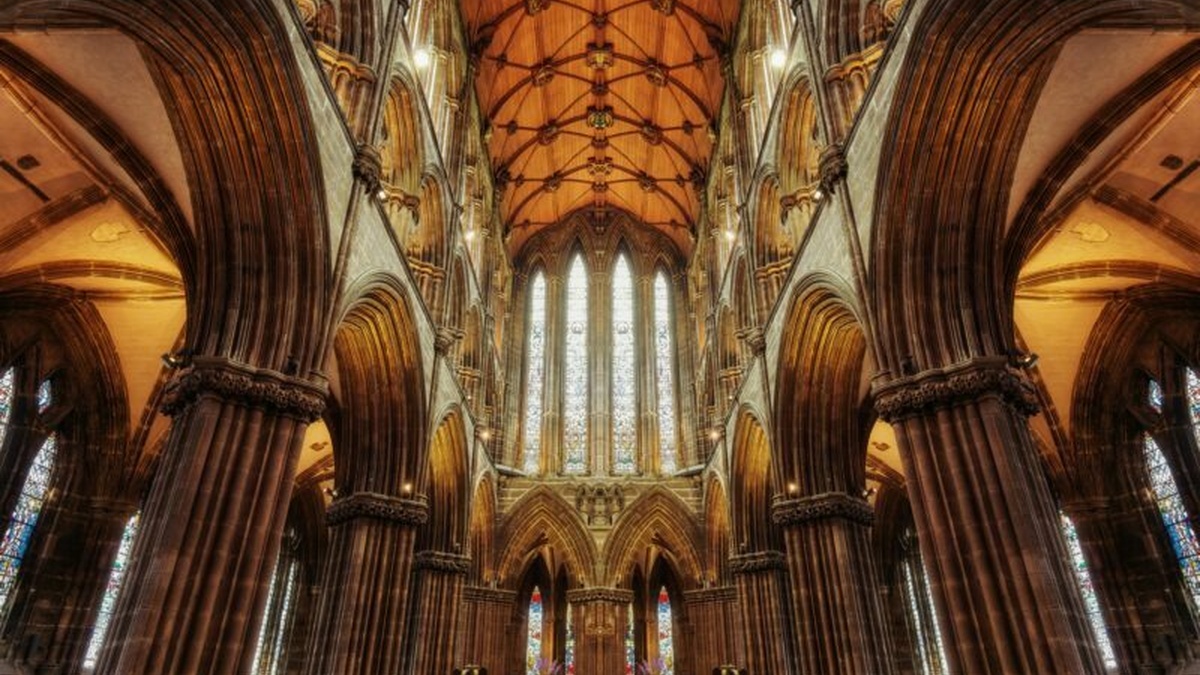 Photo of the interior of Glasgow Cathedral.