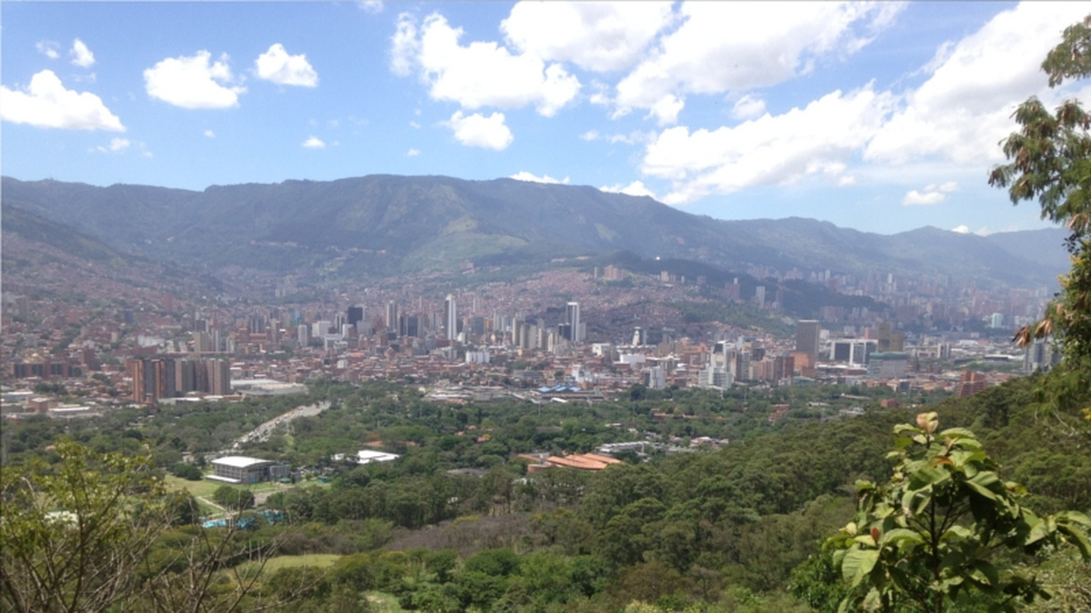 A landscape of Medellín in Colombia, a vast cityscape with large mountains in the distance.